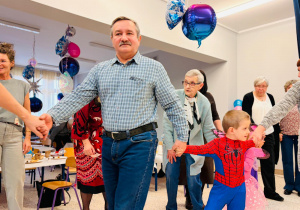 "Karnawał z Babcią i Dziadkiem" w grupie IX