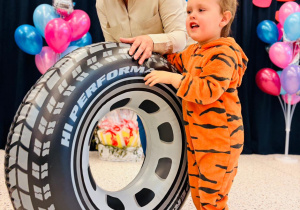 "Karnawał z Babcią i Dziadkiem" w grupie IX