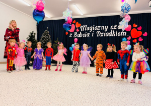 "Karnawał z Babcią i Dziadkiem" w grupie IX