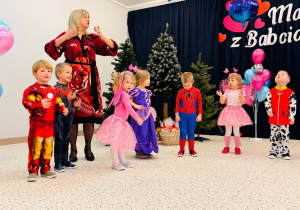 "Karnawał z Babcią i Dziadkiem" w grupie IX
