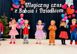 "Karnawał z Babcią i Dziadkiem" w grupie IX