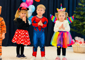 "Karnawał z Babcią i Dziadkiem" w grupie IX