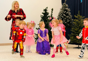 "Karnawał z Babcią i Dziadkiem" w grupie IX