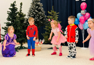 "Karnawał z Babcią i Dziadkiem" w grupie IX