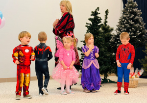 "Karnawał z Babcią i Dziadkiem" w grupie IX