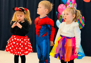 "Karnawał z Babcią i Dziadkiem" w grupie IX