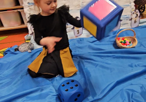 Odkrywamy zimę przez zabawę gr VII