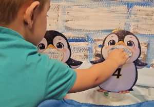 Odkrywamy zimę przez zabawę gr VII