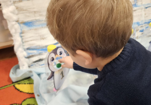 Odkrywamy zimę przez zabawę gr VII