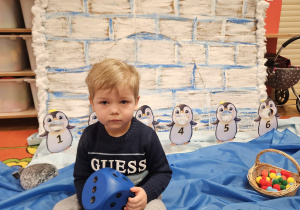 Odkrywamy zimę przez zabawę gr VII