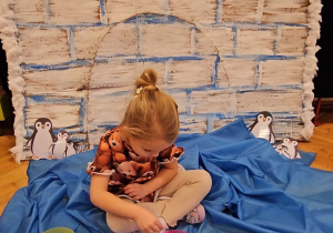 Odkrywamy zimę przez zabawę gr VII