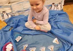 Odkrywamy zimę przez zabawę gr VII