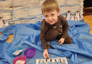 Odkrywamy zimę przez zabawę gr VII