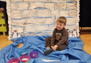 Odkrywamy zimę przez zabawę gr VII