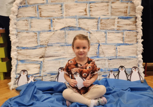 Odkrywamy zimę przez zabawę gr VII