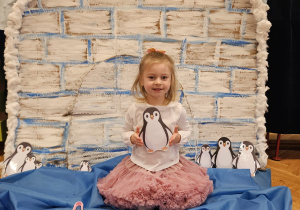 Odkrywamy zimę przez zabawę gr VII