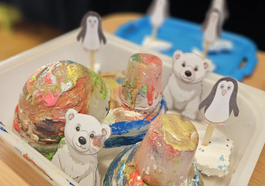 Odkrywamy zimę przez zabawę gr VII