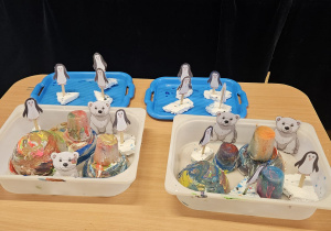 Odkrywamy zimę przez zabawę gr VII