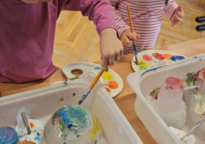 Odkrywamy zimę przez zabawę gr VII