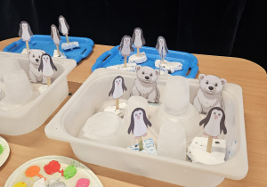 Odkrywamy zimę przez zabawę gr VII