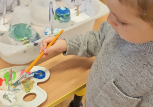 Odkrywamy zimę przez zabawę gr VII