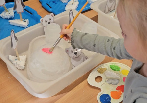 Odkrywamy zimę przez zabawę gr VII