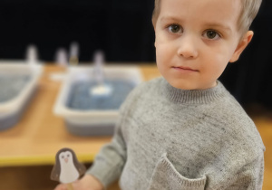 Odkrywamy zimę przez zabawę gr VII