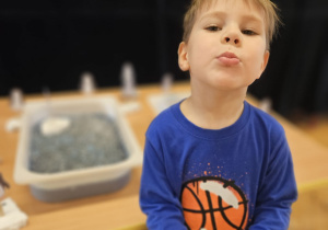 Odkrywamy zimę przez zabawę gr VII