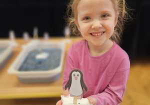 Odkrywamy zimę przez zabawę gr VII