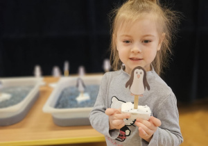 Odkrywamy zimę przez zabawę gr VII