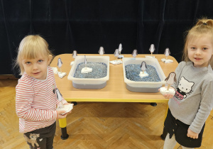 Odkrywamy zimę przez zabawę gr VII