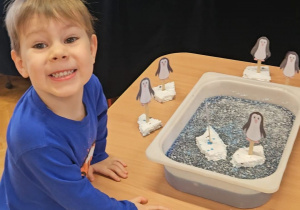 Odkrywamy zimę przez zabawę gr VII