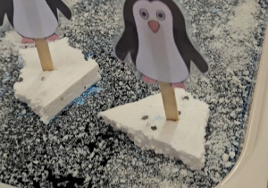 Odkrywamy zimę przez zabawę gr VII