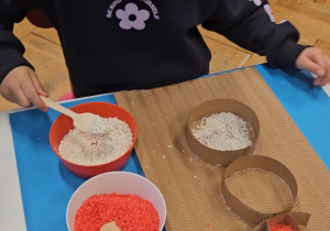 Odkrywamy zimę przez zabawę gr VII