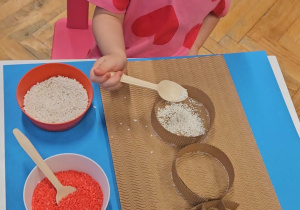 Odkrywamy zimę przez zabawę gr VII