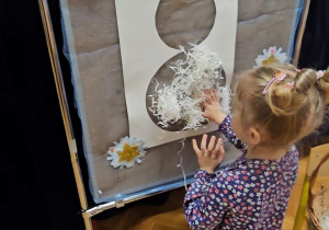 Odkrywamy zimę przez zabawę gr VII