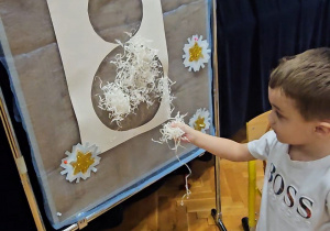 Odkrywamy zimę przez zabawę gr VII