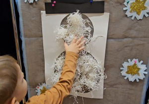 Odkrywamy zimę przez zabawę gr VII