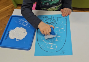 Odkrywamy zimę przez zabawę gr VII