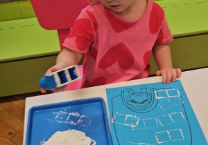 Odkrywamy zimę przez zabawę gr VII