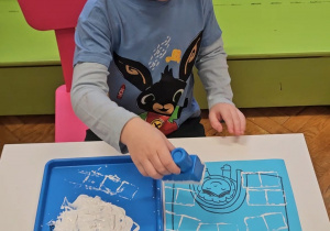 Odkrywamy zimę przez zabawę gr VII