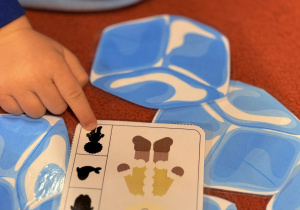 Odkrywamy zimę przez zabawę gr VII