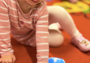 Odkrywamy zimę przez zabawę gr VII