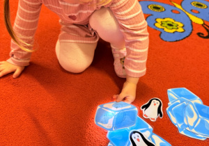 Odkrywamy zimę przez zabawę gr VII