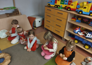 "Gdy Ci smutno, gdy Ci źle, pączek rozweseli Cię!" - Tłusty czwartek w grupie IX