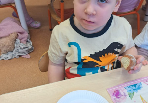 "Gdy Ci smutno, gdy Ci źle, pączek rozweseli Cię!" - Tłusty czwartek w grupie IX