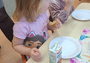 "Gdy Ci smutno, gdy Ci źle, pączek rozweseli Cię!" - Tłusty czwartek w grupie IX