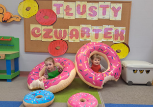 "Gdy Ci smutno, gdy Ci źle, pączek rozweseli Cię!" - Tłusty czwartek w grupie IX