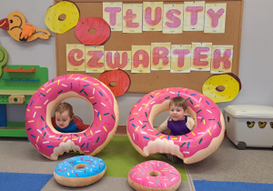 "Gdy Ci smutno, gdy Ci źle, pączek rozweseli Cię!" - Tłusty czwartek w grupie IX