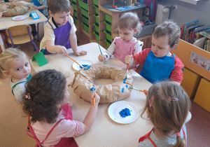 "Gdy Ci smutno, gdy Ci źle, pączek rozweseli Cię!" - Tłusty czwartek w grupie IX